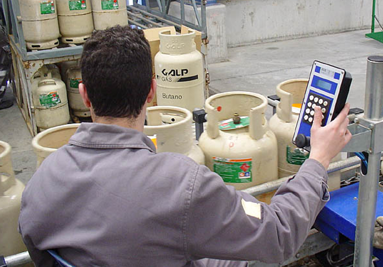 Automatic QR code scanner fast to read the bar code on the tag,quickly judge cylinder's legality.